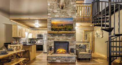 New 3 Bedroom 3 BathTownhouse downtown Gatlinburg with a cabin feel!