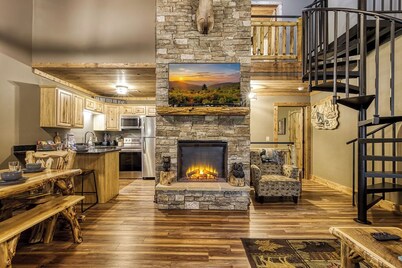 New 3 Bedroom 3 BathTownhouse downtown Gatlinburg with a cabin feel!