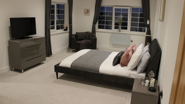 Unclassified image, 1 of 25, button - Luxury 1 Bed Apartment In The Heart Of Rochester (Rochester)