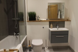 Bathroom - Luxury 1 Bed Apartment In The Heart Of Rochester (Rochester)