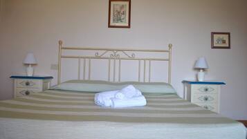 Zimmersafe, kostenloses WLAN, BettwÀsche