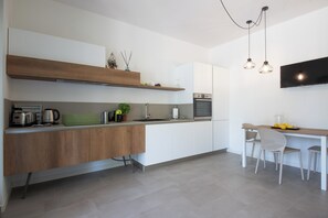 Fridge, microwave, oven, dishwasher