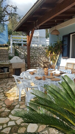 Outdoor dining - Villa Grotta Azzurra (B), with private parking and Pool  (Alessano)