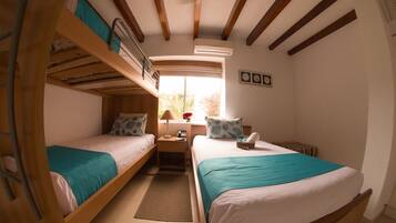 Triple Room | 1 bedroom, in-room safe, desk, laptop workspace