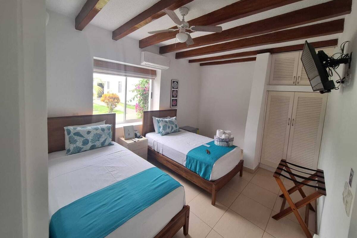 Quarto duplo | Cofres nos quartos, quartos à prova de som, Wi-Fi de cortesia