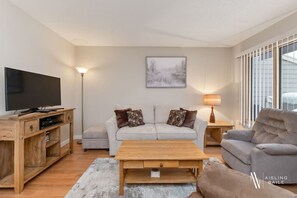 Älytelevisio, DVD-soitin, kirjoja