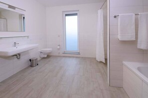 Bathroom - Havel-Spitze Ferienwohnungen (Brandenburg an der Havel)