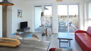 2 bedrooms, laptop workspace, travel cot, free WiFi