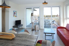 Laptop workspace, travel cot, free WiFi, bed sheets - Havel-Spitze Ferienwohnungen (Brandenburg an der Havel)