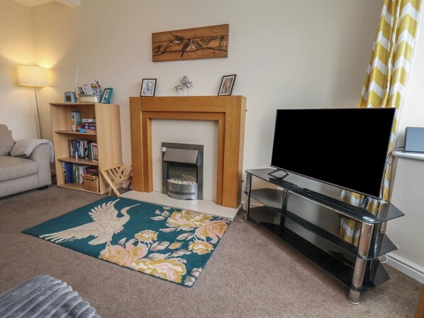 Cottage | Living area - North Terrace (Saltburn-by-the-Sea)