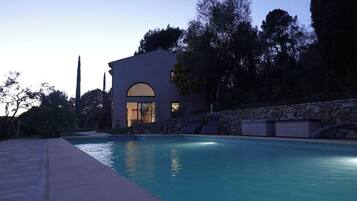 Piscine extérieure, piscine chauffée