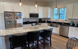 Microondas, horno, parrilla de estufa y lavavajillas