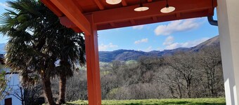 Sare, between ocean and mountains