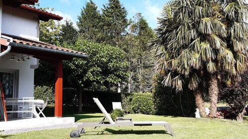 Sare, between ocean and mountains