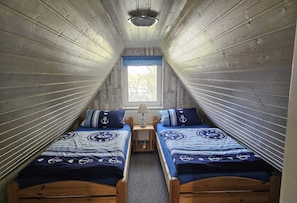 1 bedroom, travel cot, WiFi, bed sheets