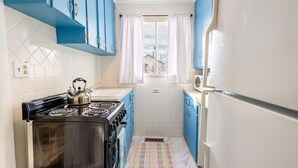 Coffee/tea maker, fridge, microwave, oven - New Listing!! Charming French Studio Apartment (Laramie)