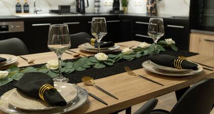 Stylishly decorated house - Free Private Parking & Fibre Internet!