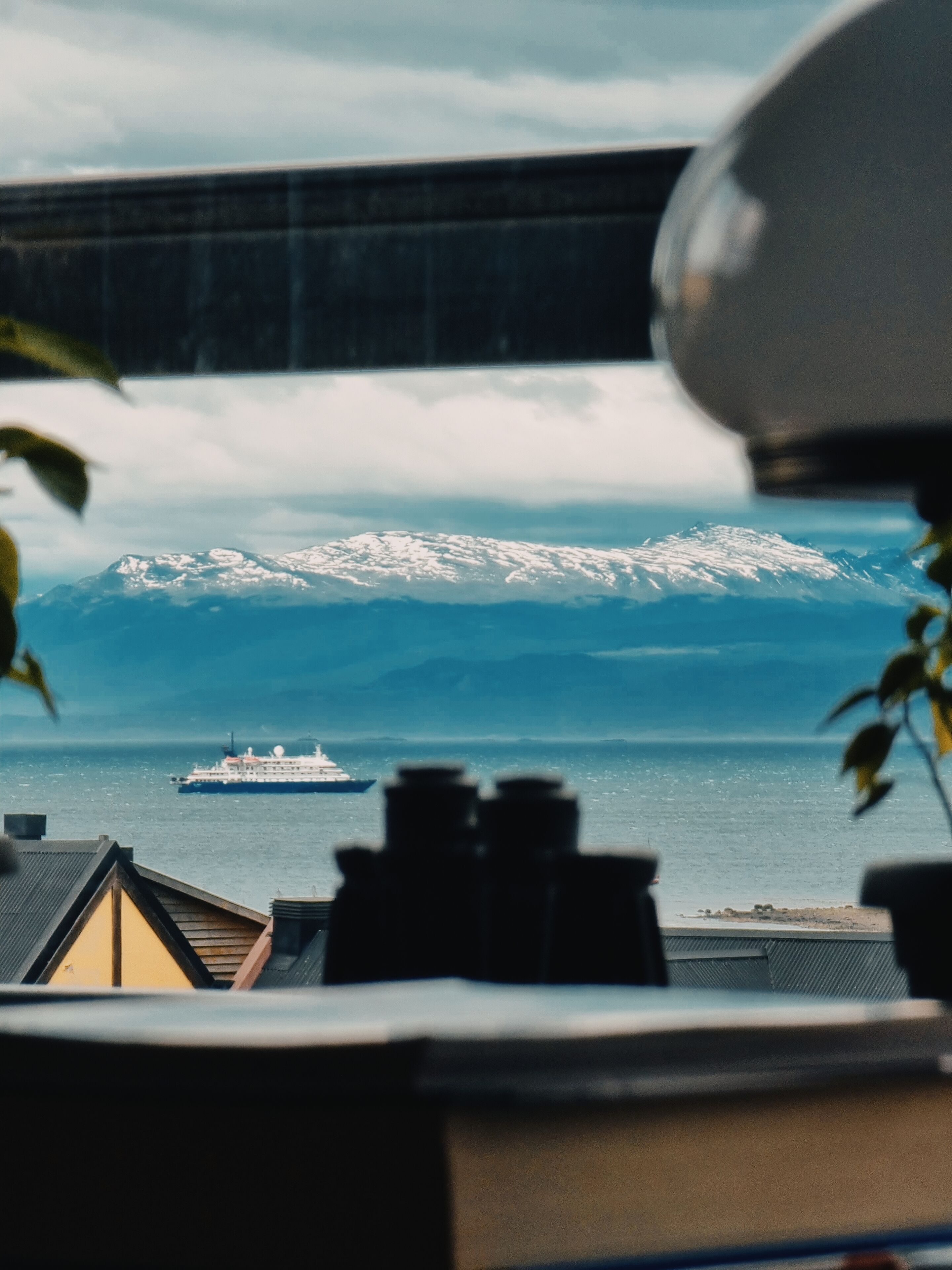 23-inch LED TV with cable channels, TV