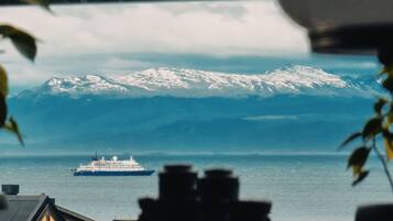 23-inch LED TV with cable channels, TV