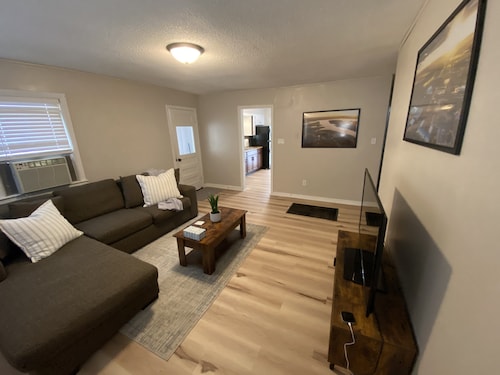 Entire residential home-walking distance to NWMSU