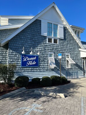 Exterior - 4 cruiser bikes, 8 beach chairs, .5 mile to beach POOL OPEN! (Inlet Beach)
