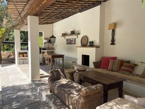 Outdoor dining - VILLA WITH HEATED AND SECURED POOL 2 TO 8 PERSONS ALL OPTIONS IN  HEART  LORGUES (DRAGUIGNAN)