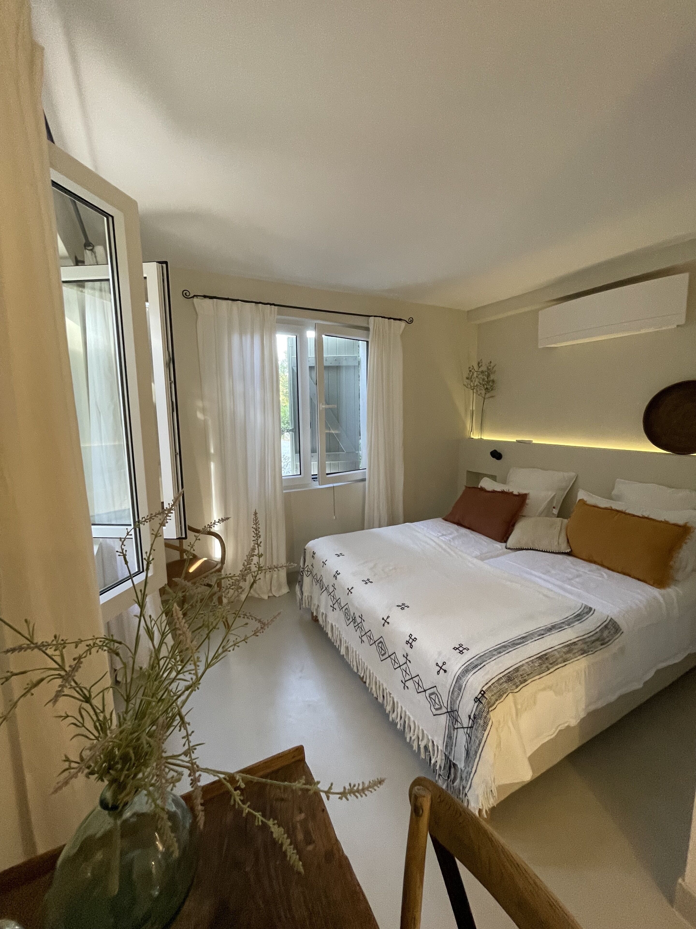 4 habitaciones, escritorio, tabla de planchar con plancha y wifi gratis 