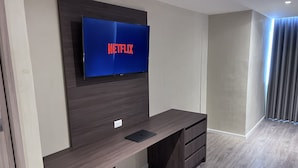 Habitación doble Deluxe, 1 cama King size | Escritorio, wifi gratis y ropa de cama 
