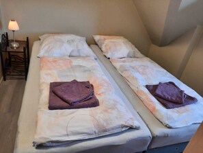 2 bedrooms, travel cot, WiFi, bed sheets