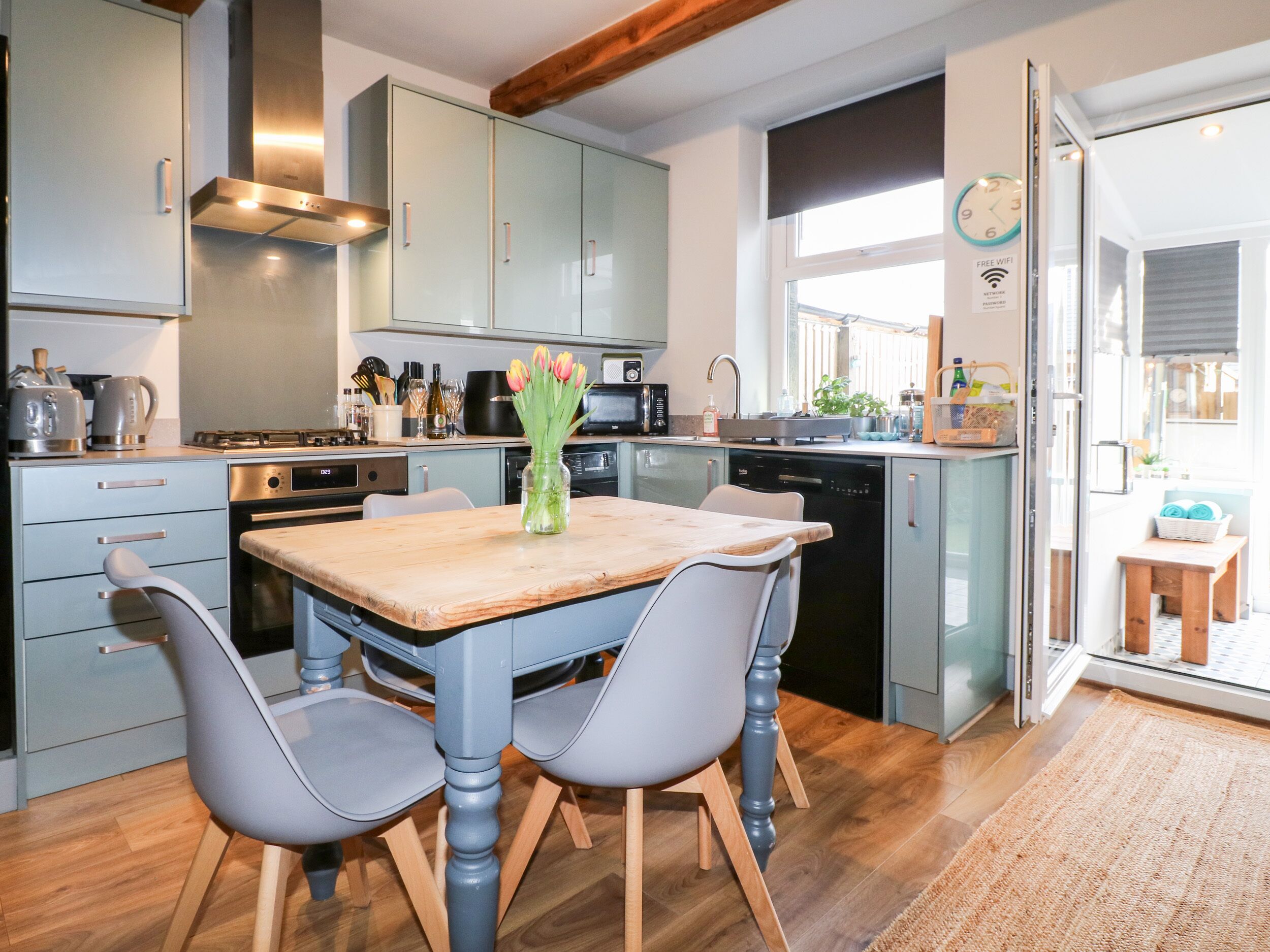 Cottage | Private kitchen | Fridge, dishwasher, electric kettle, toaster