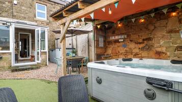 Cottage | Property grounds