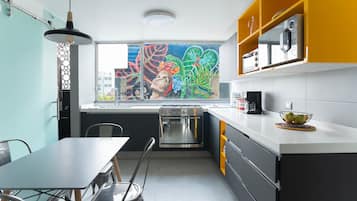 Fridge, microwave, oven, stovetop