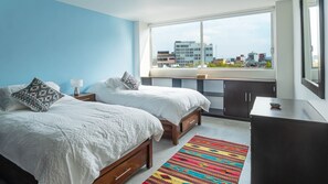 3 chambres, bureau, fer et planche Ă repasser, accĂšs au Wi-Fi (inclus)