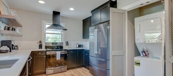 Ultra Country Retreat - Historic Franklin Bungalow