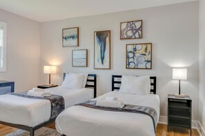 3 bedrooms, desk, iron/ironing board, WiFi