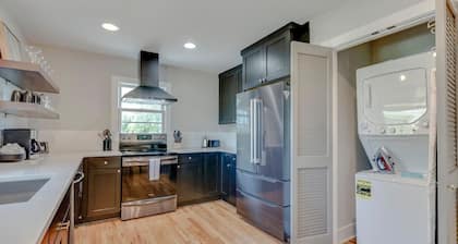 Ultra Country Retreat - Historic Franklin Bungalow