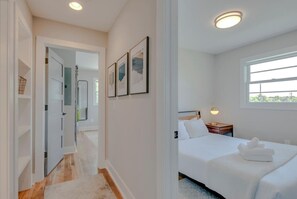 3 bedrooms, desk, iron/ironing board, WiFi