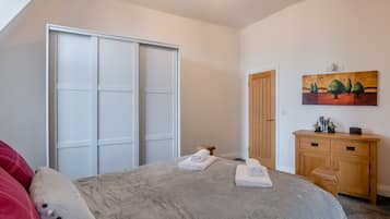 4 quartos, Wi-Fi de cortesia, roupa de cama