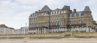 Sea View Penthouse - Regency Mansion
