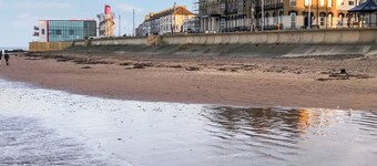 Sea View Penthouse - Regency Mansion