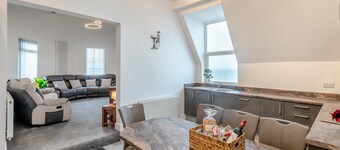 Sea View Penthouse - Regency Mansion