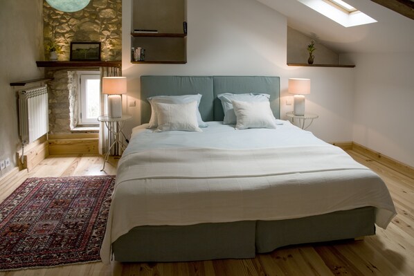 9 bedrooms, iron/ironing board, free WiFi