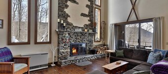 Bright, Family-Friendly Lake View House Close to Okemo, Killington, Pico,  Lakes