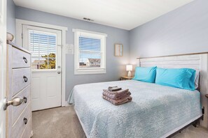 3 bedrooms, iron/ironing board, WiFi, bed sheets - Midtown Beach Escape - Ocean Block | Parking | 3W (Ocean City)
