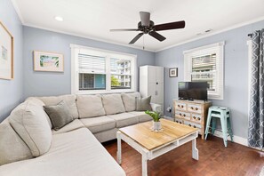 TV - Midtown Beach Escape - Ocean Block | Parking | 2W (Ocean City)