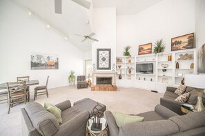 Smart TV, fireplace - Right At Home- Midland Patio Home with Hot Tub and multiple outdoor spaces (Midland)