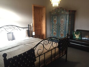 2 Schlafzimmer, Reisekinderbett, Bettwäsche