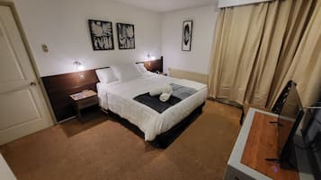 Phòng đôi tiện nghi đơn giản, 1 phòng ngủ, không hút thuốc | Két bảo mật tại phòng, trang trí khác biệt, màn/rèm cản sáng