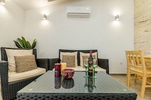 Living area - Family Blue Sky apartments - AE1440 (Vir)
