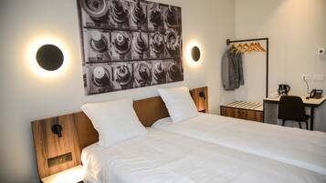 Comfort tweepersoonskamer, 2 eenpersoonsbedden, uitzicht op de stad | Lakens van Egyptisch katoen, luxe beddengoed, donsdekens